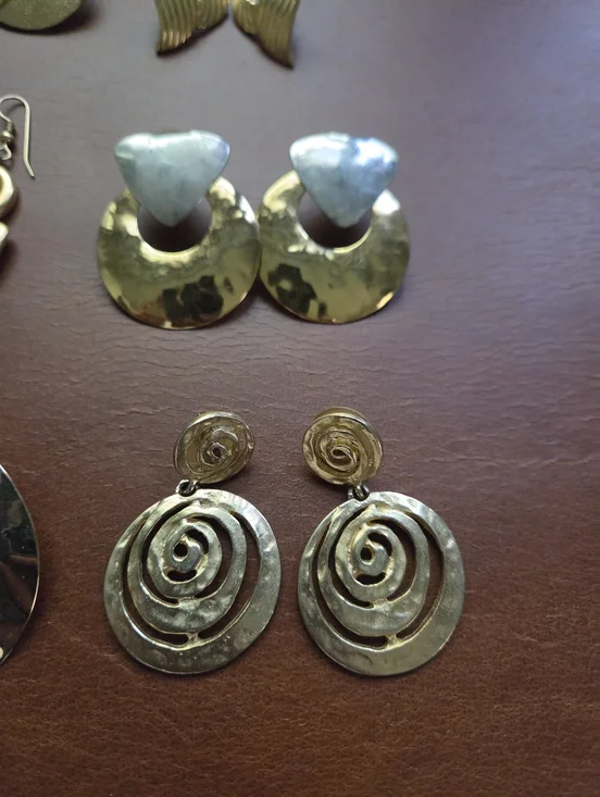 Vintage Lot Bundle Hammered Gold Chunky Earrings - Picture 9 of 10